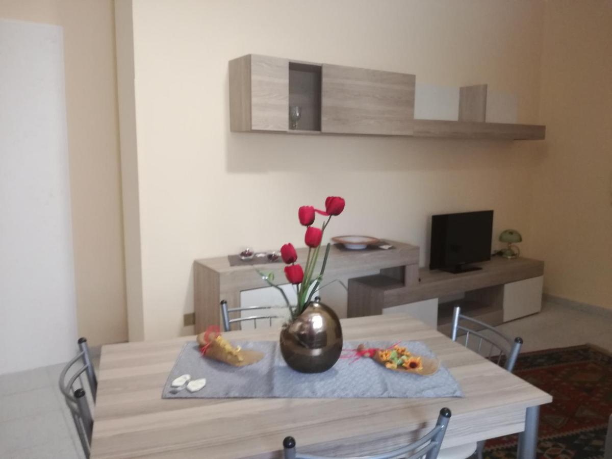 Апартаменты Giusy'S Place 1 Кампофеличе-ди-Роччелла Экстерьер фото